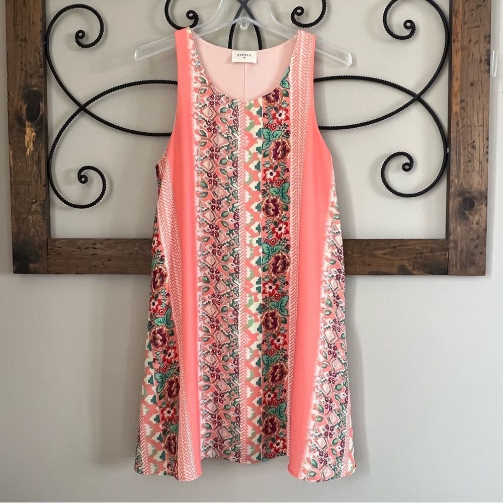 Everly Women’s Sleeveless Round Neck Peach Floral Shift Dress Size M - Picture 2 of 8